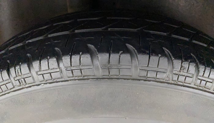 2010 Maruti Swift LXI, Petrol, Manual, 79,445 km, Right Rear Tyre Tread