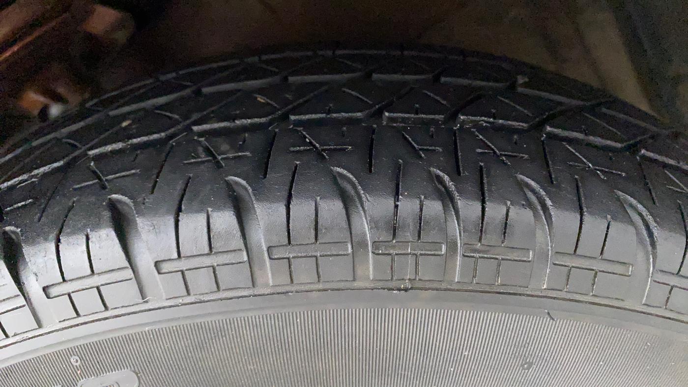2010 Maruti Swift LXI, Petrol, Manual, 79,445 km, Right Front Tyre Tread