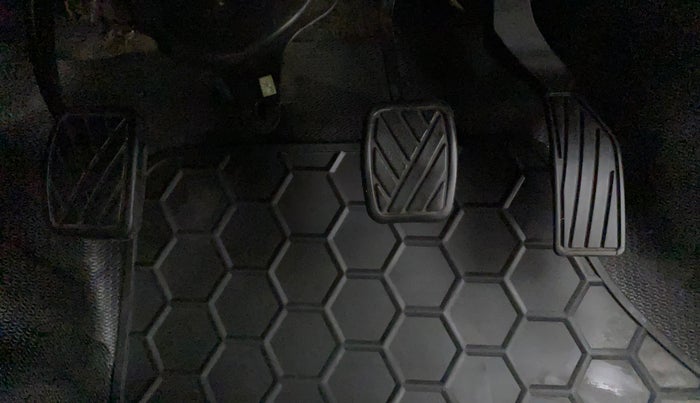 2010 Maruti Swift LXI, Petrol, Manual, 79,445 km, Pedals