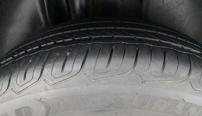 2022 Volkswagen TAIGUN TOPLINE 1.0 TSI AT, Petrol, Automatic, 5,909 km, Right Rear Tyre Tread