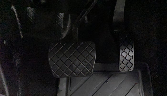 2022 Volkswagen TAIGUN TOPLINE 1.0 TSI AT, Petrol, Automatic, 5,909 km, Pedals