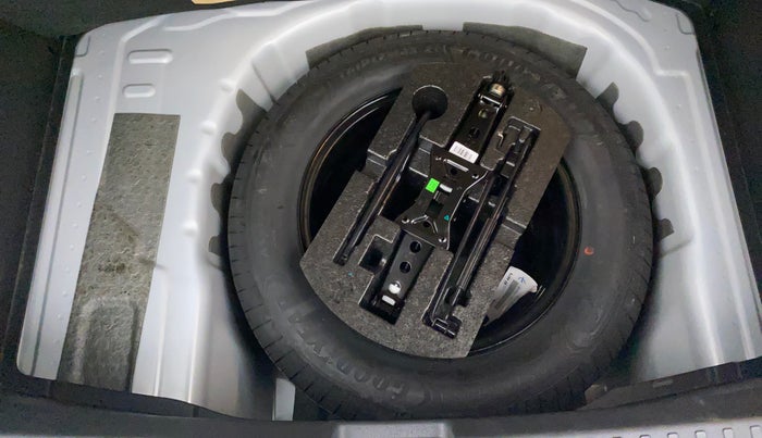 2022 Volkswagen TAIGUN TOPLINE 1.0 TSI AT, Petrol, Automatic, 5,909 km, Spare Tyre