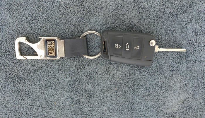 2022 Volkswagen TAIGUN TOPLINE 1.0 TSI AT, Petrol, Automatic, 5,909 km, Key Close Up