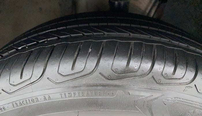 2022 Volkswagen TAIGUN TOPLINE 1.0 TSI AT, Petrol, Automatic, 5,909 km, Left Front Tyre Tread