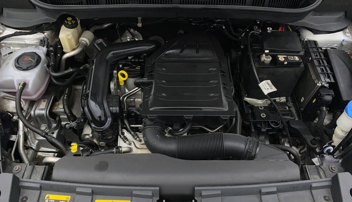 2022 Volkswagen TAIGUN TOPLINE 1.0 TSI AT, Petrol, Automatic, 5,909 km, Open Bonet