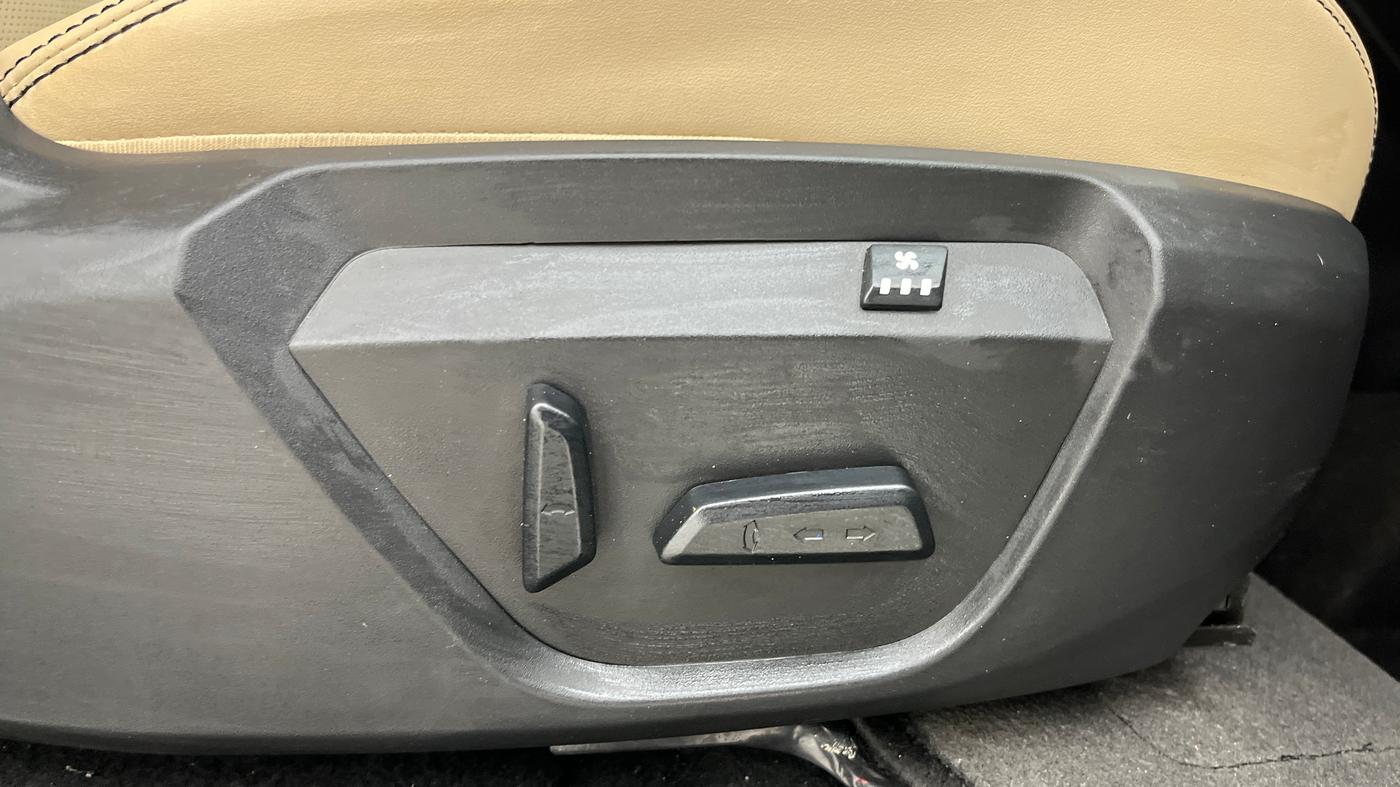 2022 Tata Safari XZA PLUS, Diesel, Automatic, 45,363 km, Driver Side Adjustment Panel