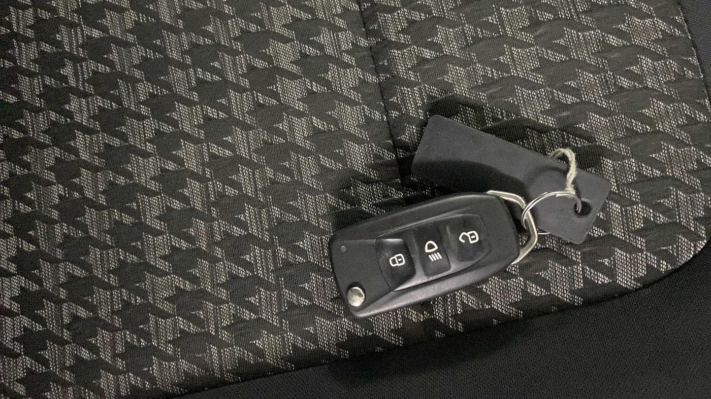 2022 Tata Safari XMA, Diesel, Automatic, 20,858 km, Key Close Up