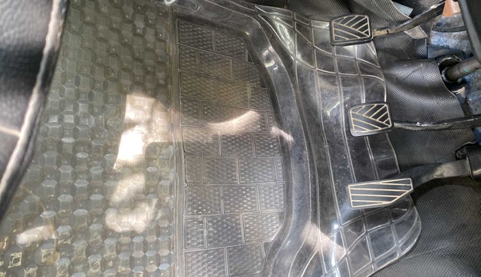 2018 Maruti IGNIS ZETA 1.2, Petrol, Manual, 96,986 km, Flooring - Minor discolouration