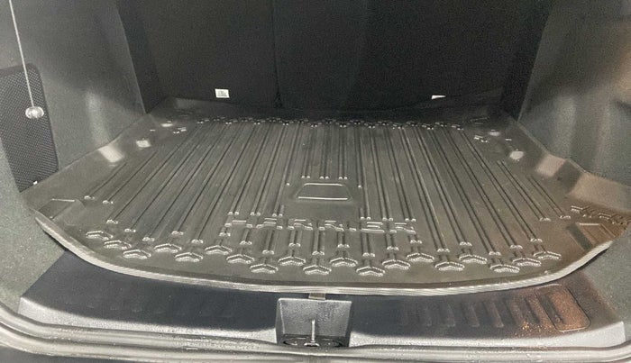 2022 Tata Harrier XZA PLUS 2.0L KAZIRANGA, Diesel, Automatic, 976 km, Boot Inside