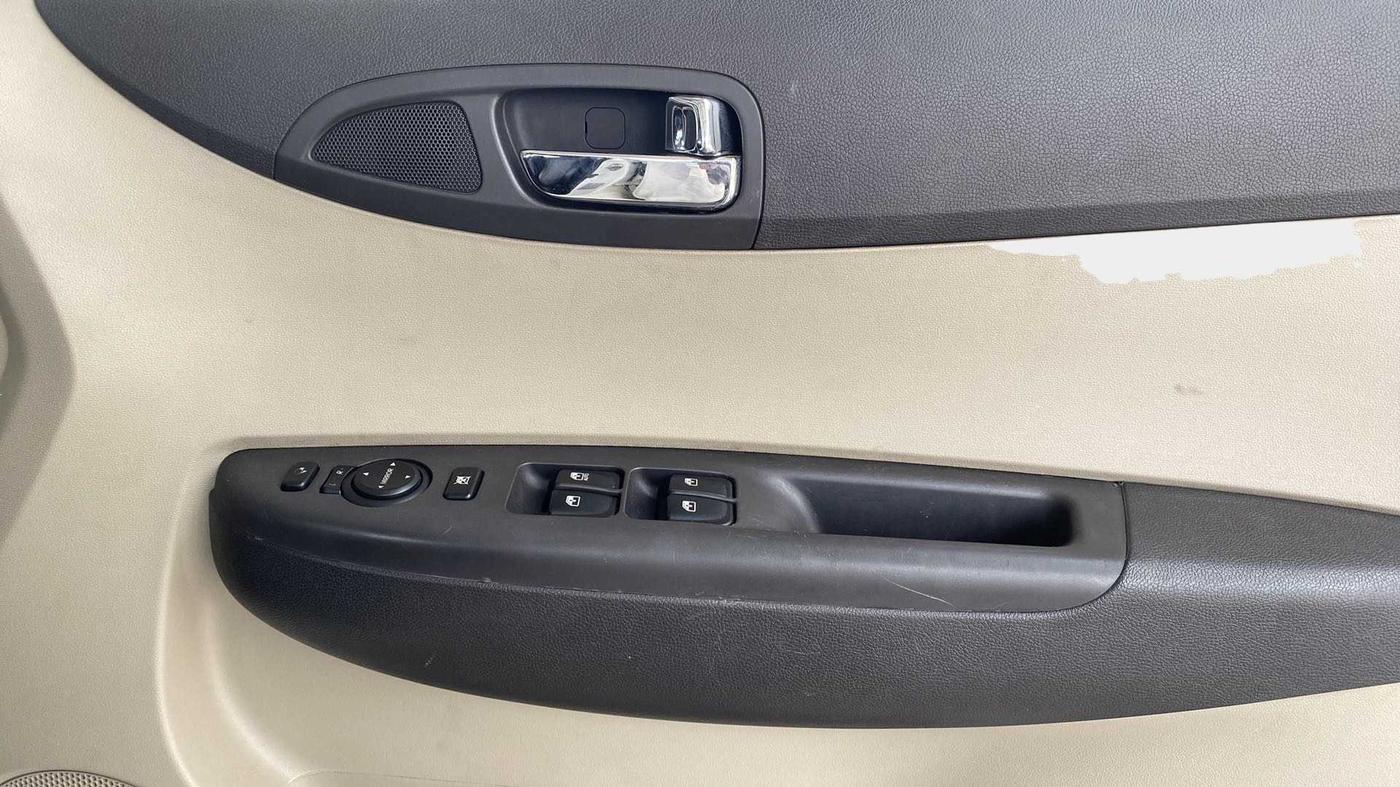 2012 Hyundai i20 SPORTZ 1.2, Petrol, Manual, 35,174 km, Driver Side Door Panels Control