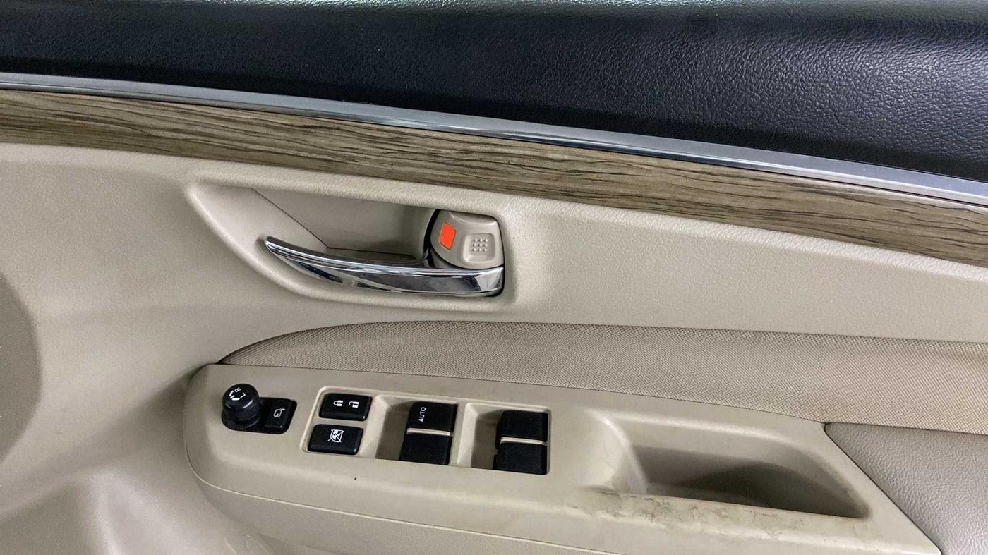 2019 Maruti Ciaz ZETA 1.5 SHVS MT PETROL, Petrol, Manual, 49,347 km, Driver Side Door Panels Control