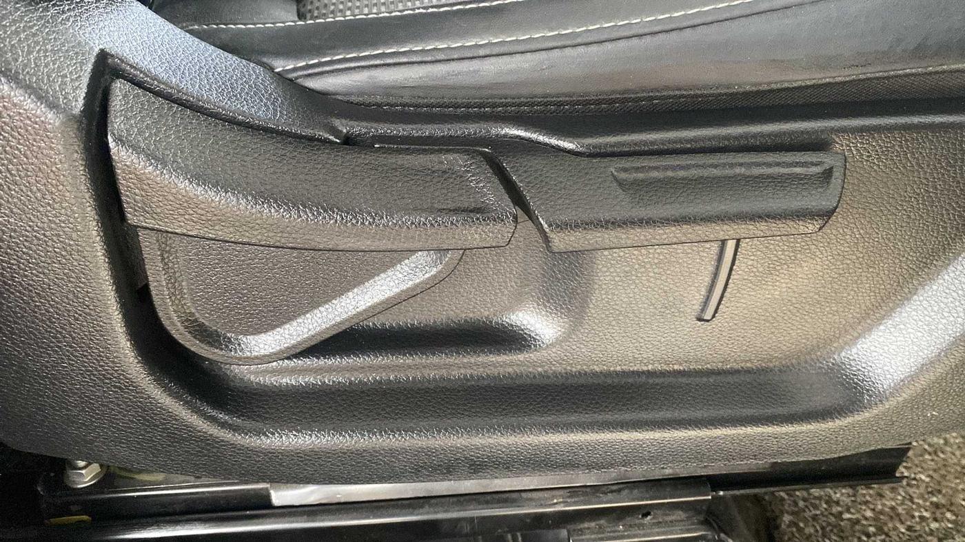 2022 KIA CARENS PRESTIGE 1.5 PETROL 7 STR, Petrol, Manual, 12,036 km, Driver Side Adjustment Panel