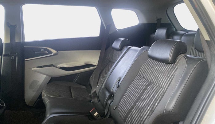 2022 KIA CARENS PRESTIGE 1.5 PETROL 7 STR, Petrol, Manual, 12,036 km, Right Side Rear Door Cabin