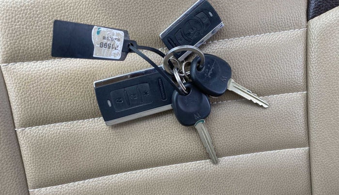 2018 Hyundai Eon ERA +, Petrol, Manual, 19,744 km, Key Close Up