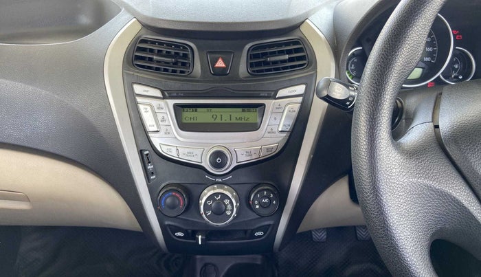 2016 Hyundai Eon MAGNA +, Petrol, Manual, 22,949 km, Steering Wheel Close Up