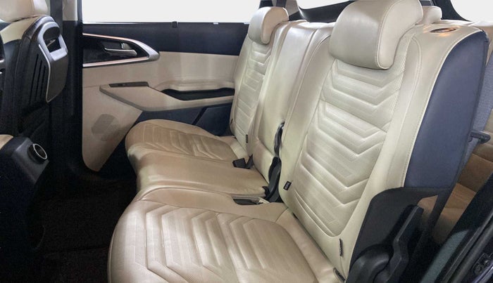 2022 KIA CARENS LUXURY 1.4 PETROL 7 STR, Petrol, Manual, 11,834 km, Right Side Rear Door Cabin