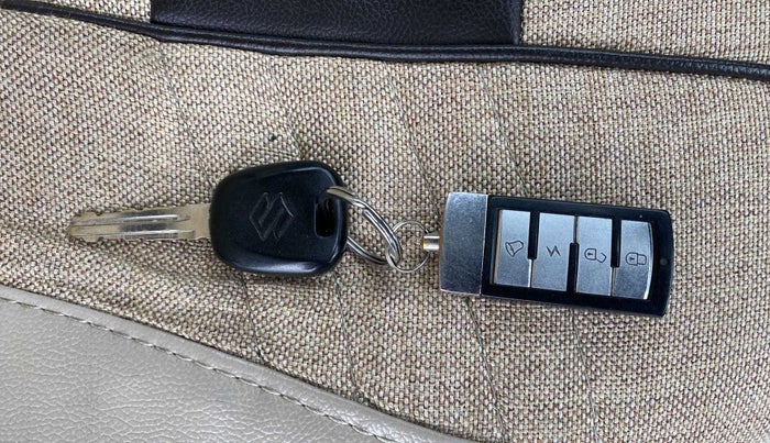 2015 Maruti Alto 800 LXI, Petrol, Manual, 42,454 km, Key Close Up