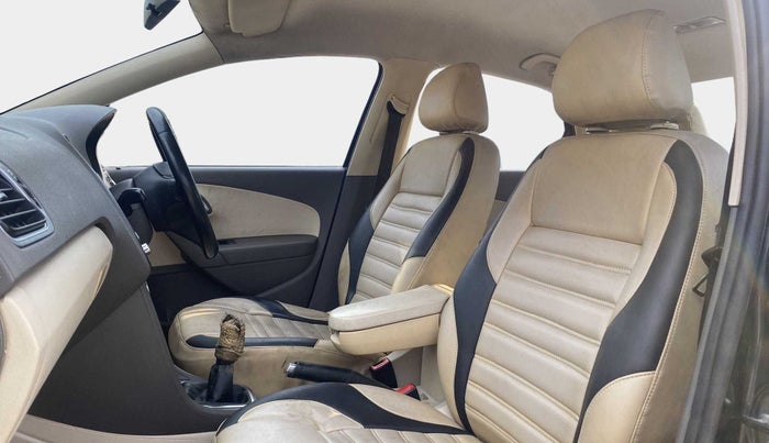 2013 Volkswagen Vento HIGHLINE DIESEL 1.6, Diesel, Manual, 83,708 km, Right Side Front Door Cabin