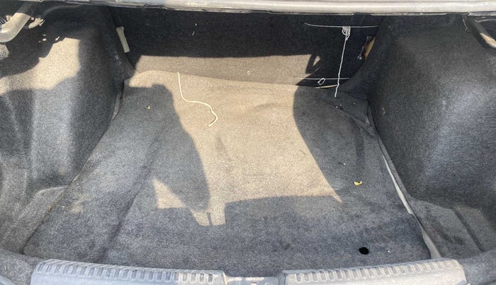 2013 Volkswagen Vento HIGHLINE DIESEL 1.6, Diesel, Manual, 83,708 km, Boot Inside