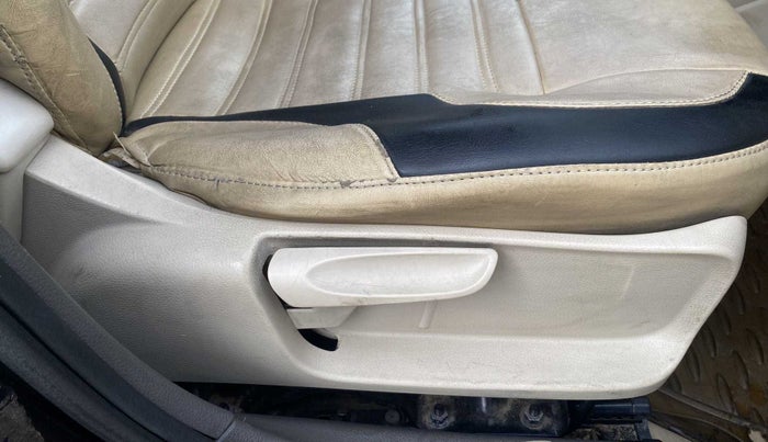 2013 Volkswagen Vento HIGHLINE DIESEL 1.6, Diesel, Manual, 83,708 km, Driver Side Adjustment Panel
