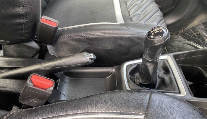 2019 Maruti Swift VXI, Petrol, Manual, 25,984 km, Gear Lever