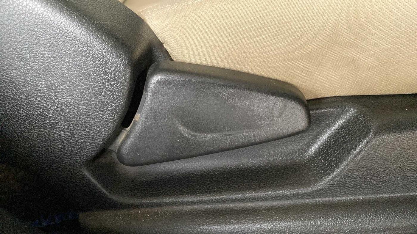 2018 Renault Kwid RXL, Petrol, Manual, 21,276 km, Driver Side Adjustment Panel
