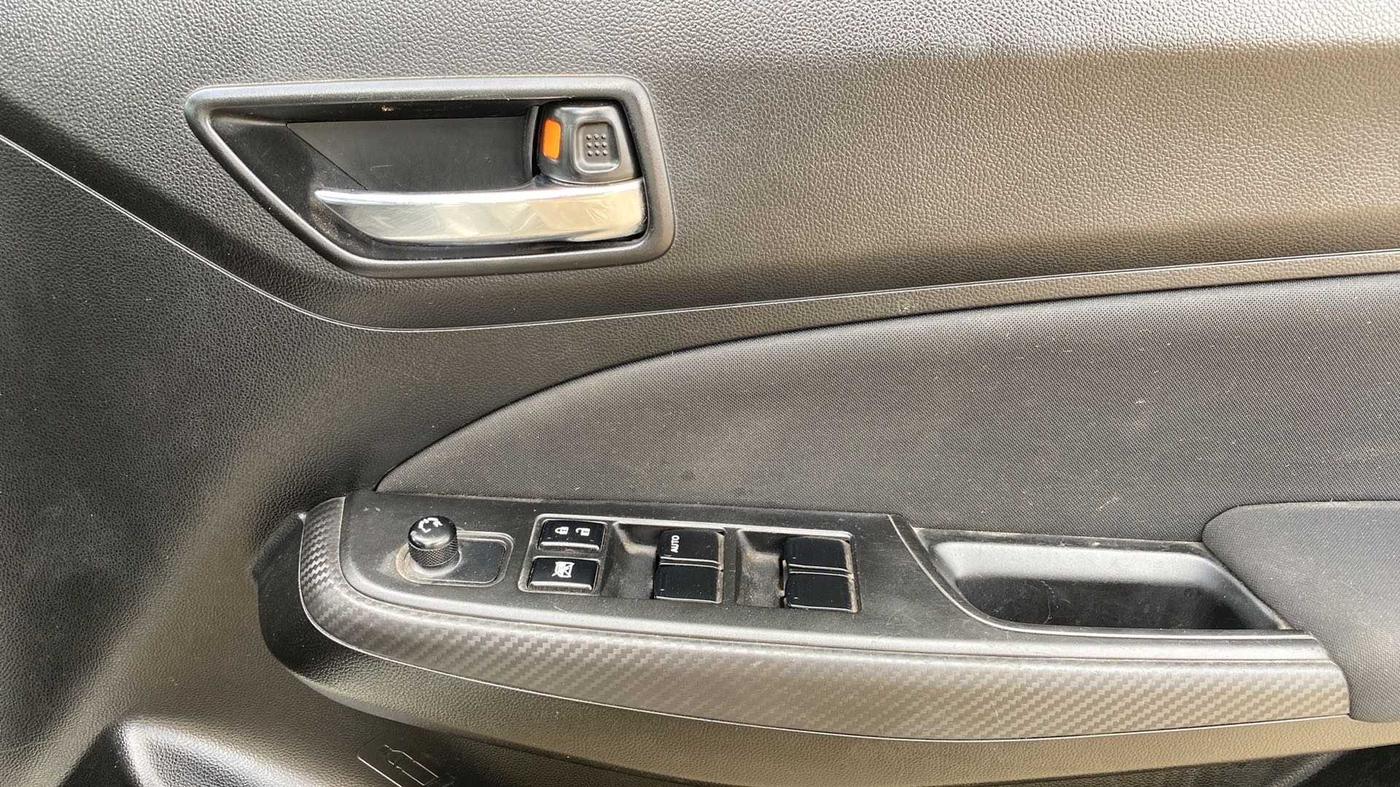 2019 Maruti Swift VXI, Petrol, Manual, 28,889 km, Driver Side Door Panels Control