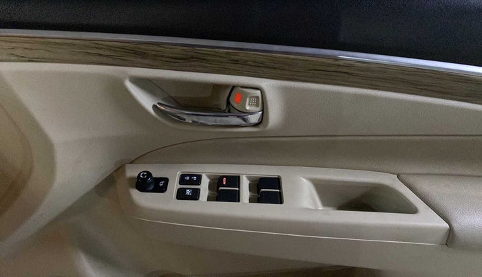 2020 Maruti Ciaz ALPHA  AT 1.5 SHVS PETROL, Petrol, Automatic, 28,132 km, Driver Side Door Panels Control
