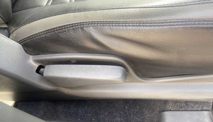 2010 Maruti Swift VXI, Petrol, Manual, 1,29,179 km, Driver Side Adjustment Panel