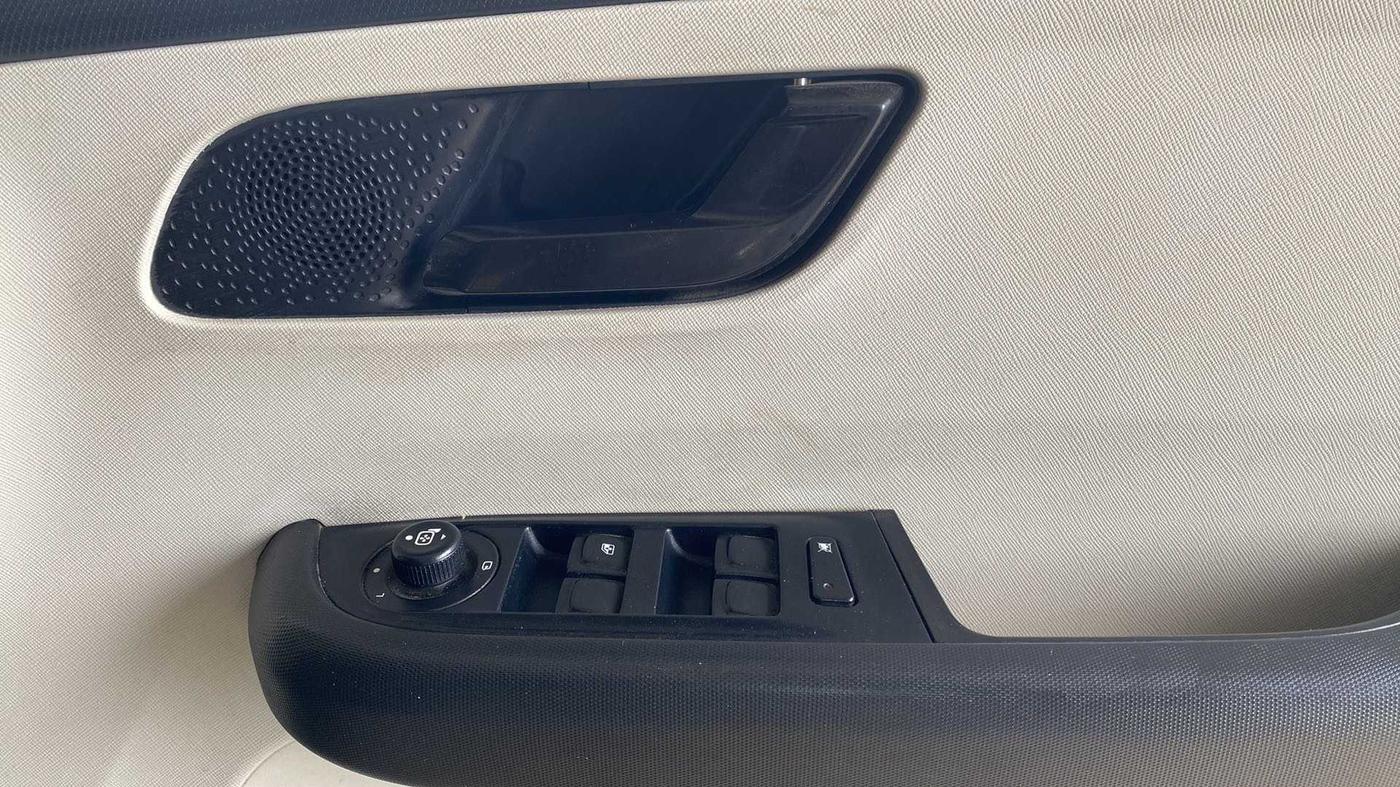 2021 Tata ALTROZ XT PETROL, Petrol, Manual, 42,954 km, Driver Side Door Panels Control
