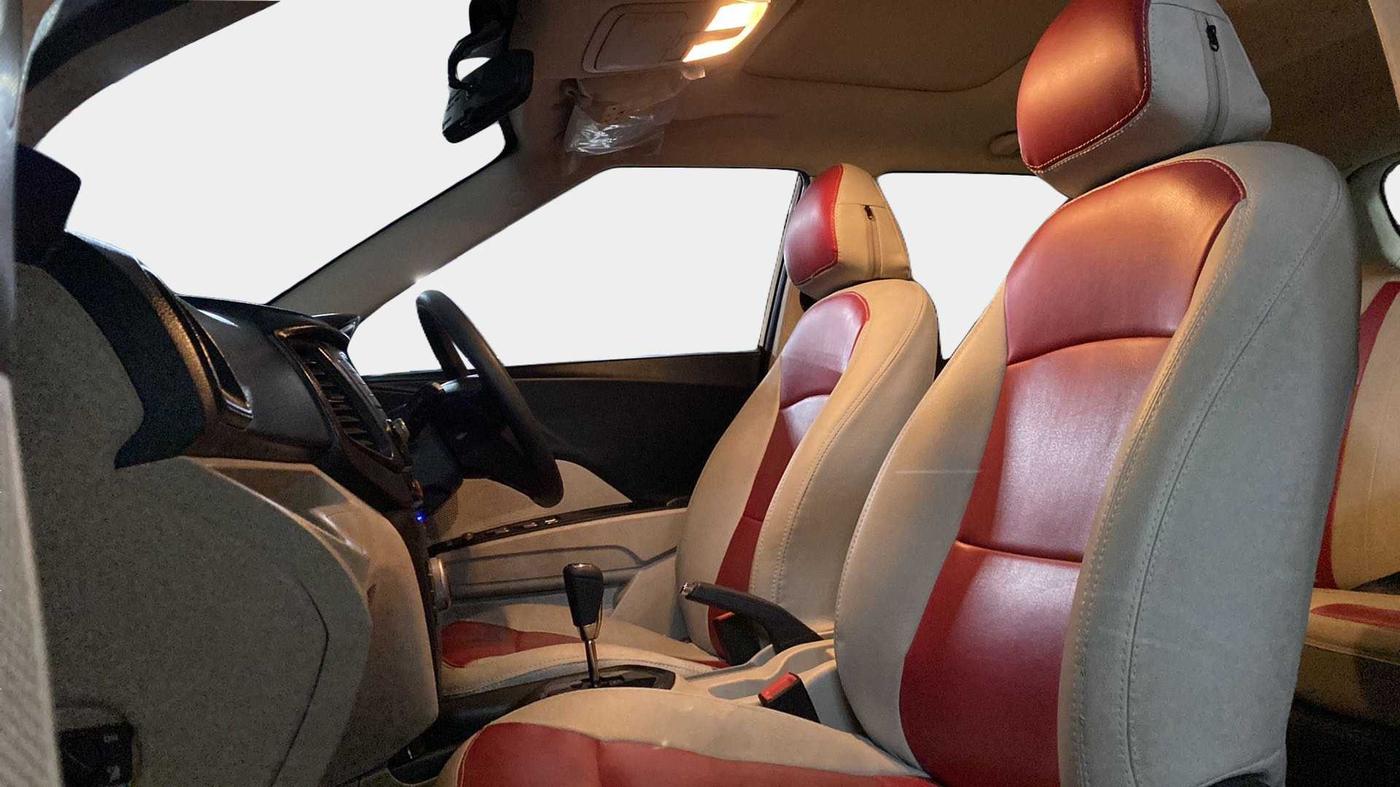 2022 Mahindra XUV300 W6 1.5 DIESEL AMT, Diesel, Automatic, 13,439 km, Right Side Front Door Cabin