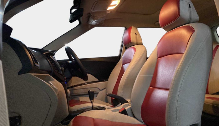 2022 Mahindra XUV300 W6 1.5 DIESEL AMT, Diesel, Automatic, 13,439 km, Right Side Front Door Cabin