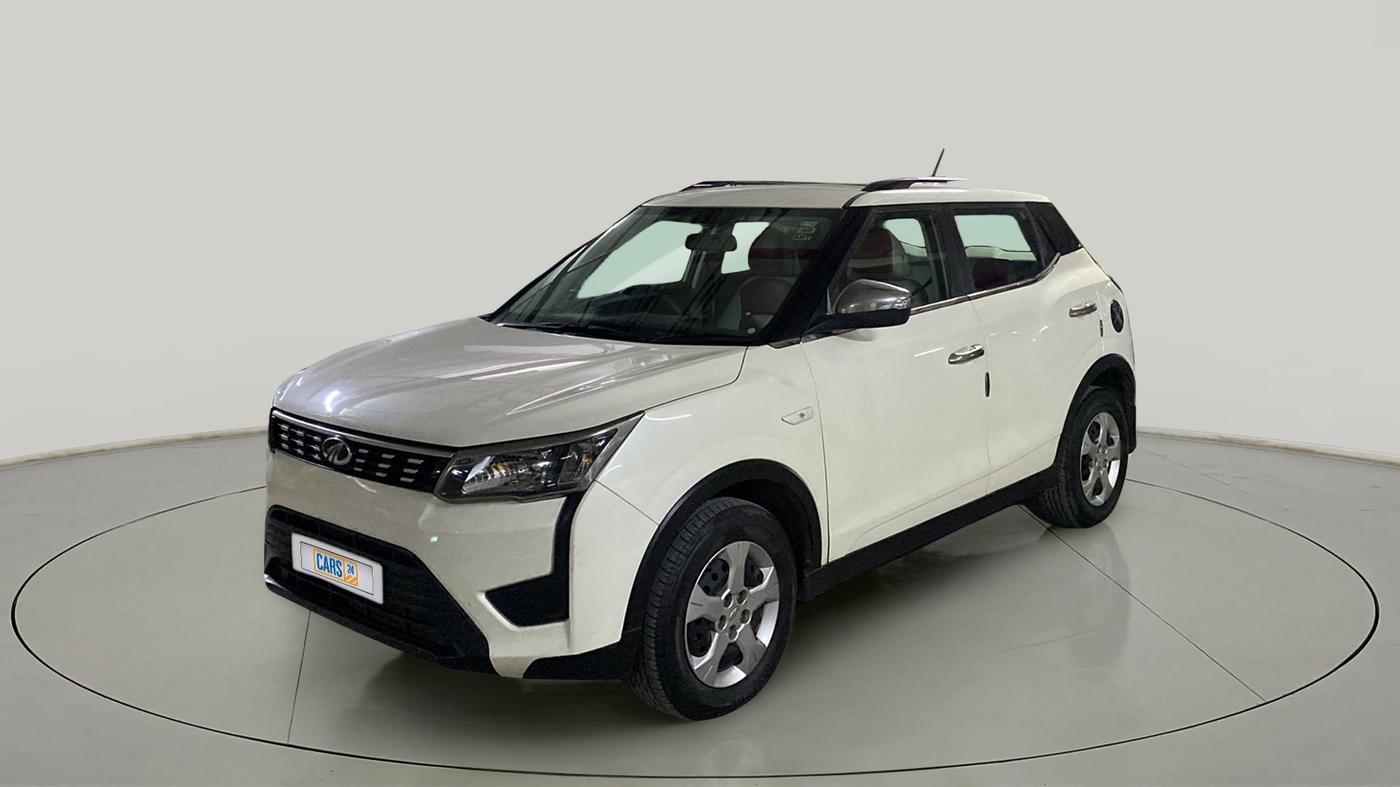 2022 Mahindra XUV300 W6 1.5 DIESEL AMT, Diesel, Automatic, 13,439 km, Left Front Diagonal