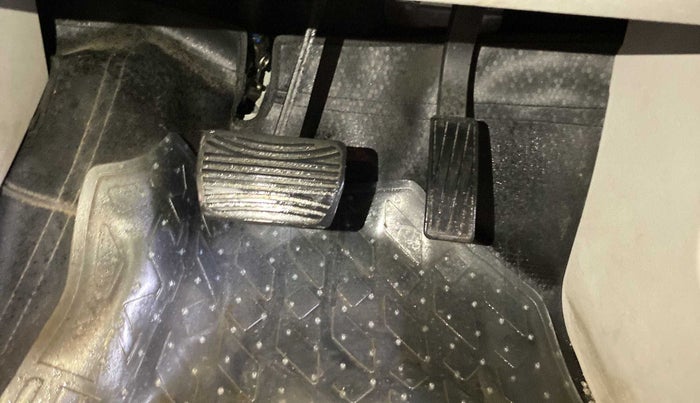 2022 Mahindra XUV300 W6 1.5 DIESEL AMT, Diesel, Automatic, 13,439 km, Pedals