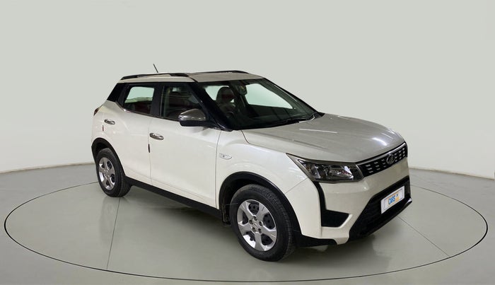 2022 Mahindra XUV300 W6 1.5 DIESEL AMT, Diesel, Automatic, 13,439 km, Right Front Diagonal