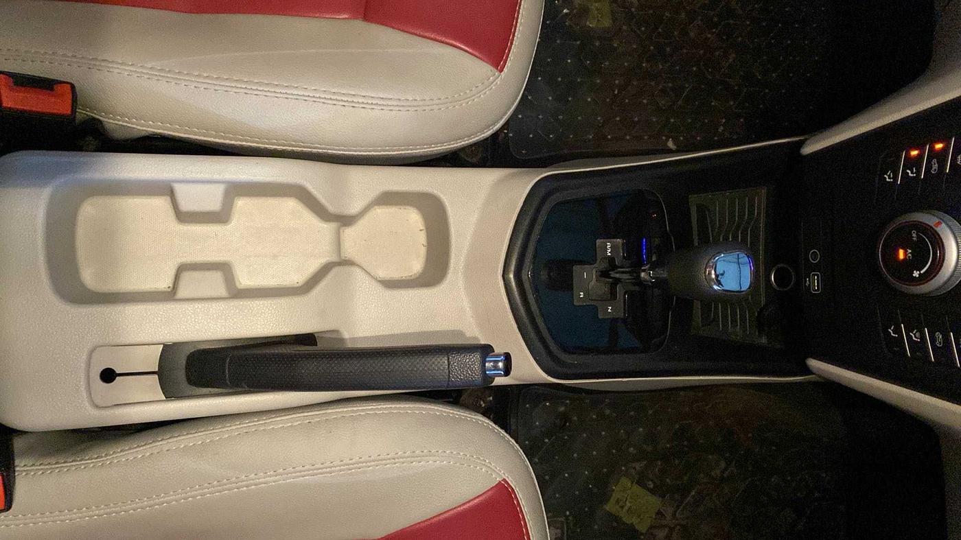 2022 Mahindra XUV300 W6 1.5 DIESEL AMT, Diesel, Automatic, 13,439 km, Gear Lever