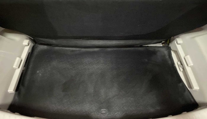 2022 Mahindra XUV300 W6 1.5 DIESEL AMT, Diesel, Automatic, 13,439 km, Boot Inside