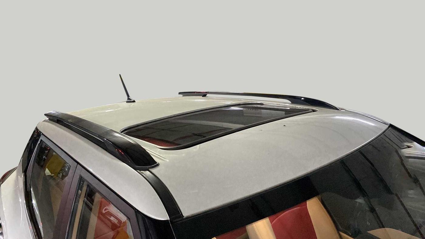 2022 Mahindra XUV300 W6 1.5 DIESEL AMT, Diesel, Automatic, 13,439 km, Roof
