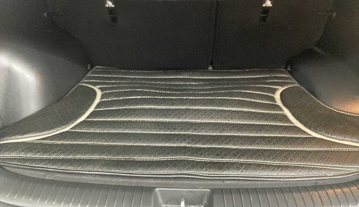 2017 Hyundai Creta SX PLUS AT 1.6 PETROL, Petrol, Automatic, 16,820 km, Boot Inside