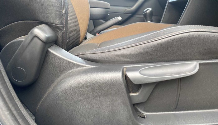 2018 Volkswagen Polo HIGHLINE PLUS 1.0 16 ALLOY, Petrol, Manual, 28,899 km, Driver Side Adjustment Panel