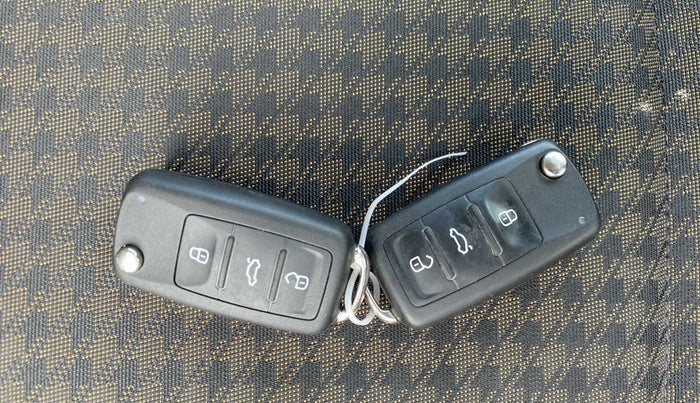 2018 Volkswagen Polo HIGHLINE PLUS 1.0 16 ALLOY, Petrol, Manual, 28,899 km, Key Close Up