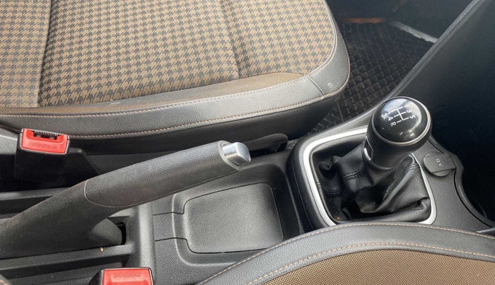 2018 Volkswagen Polo HIGHLINE PLUS 1.0 16 ALLOY, Petrol, Manual, 28,899 km, Gear Lever