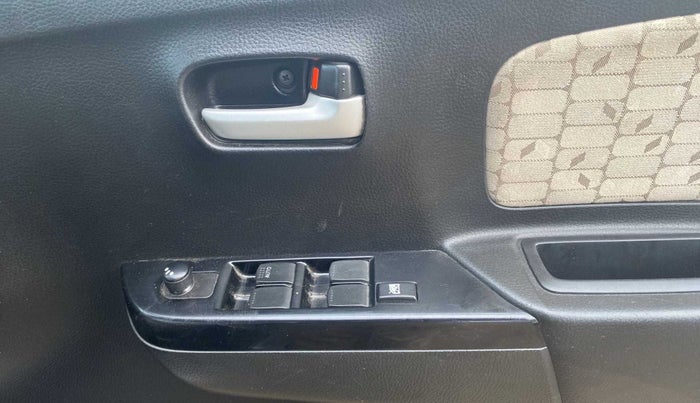 2017 Maruti Wagon R 1.0 VXI AMT, Petrol, Automatic, 42,179 km, Driver Side Door Panels Control