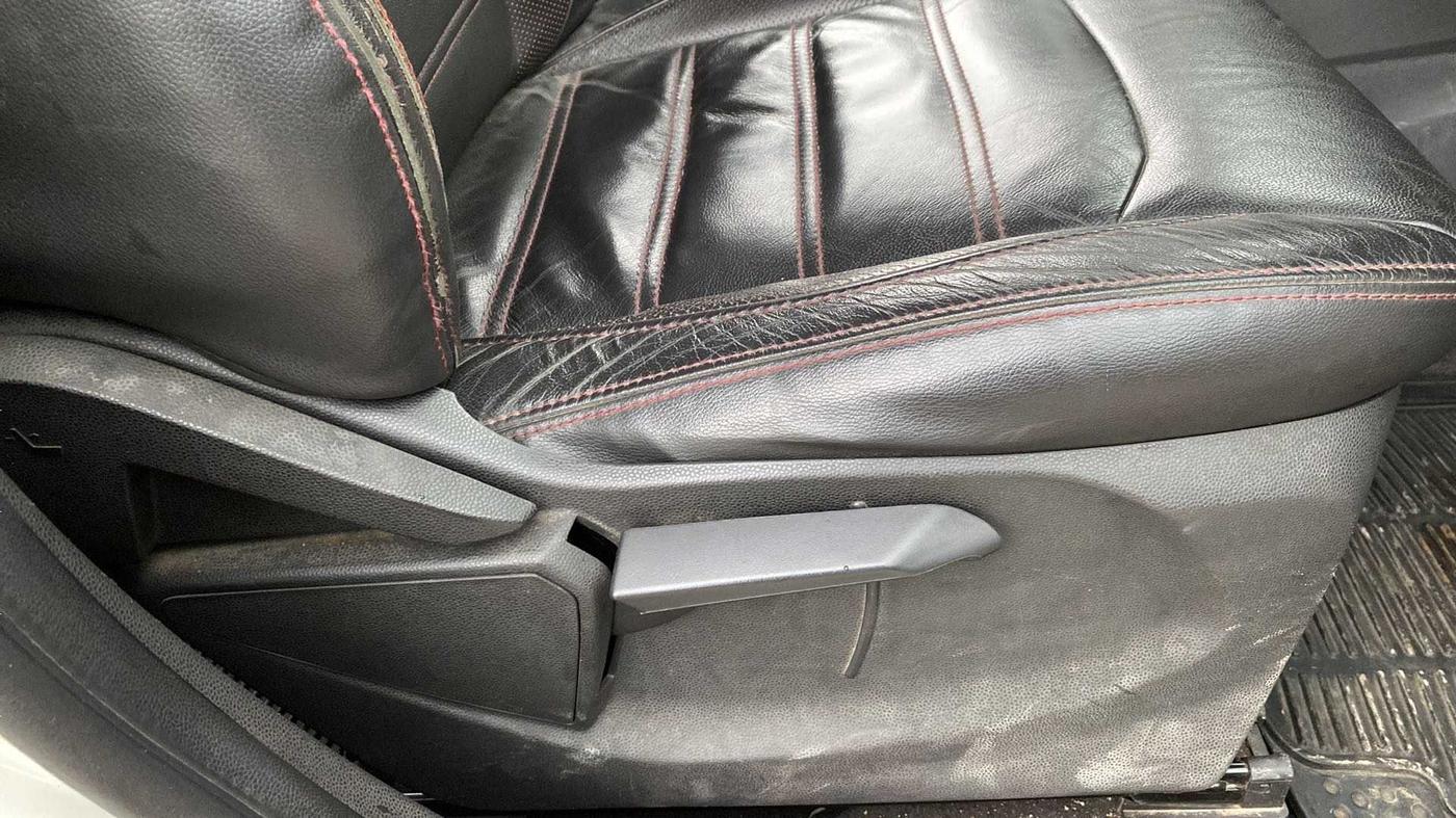 2015 Ford Ecosport TITANIUM 1.0L ECOBOOST (OPT), Petrol, Manual, 56,114 km, Driver Side Adjustment Panel