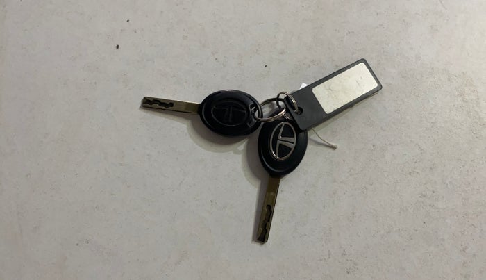 2019 Tata Tiago XE PETROL, Petrol, Manual, 95,568 km, Key Close Up