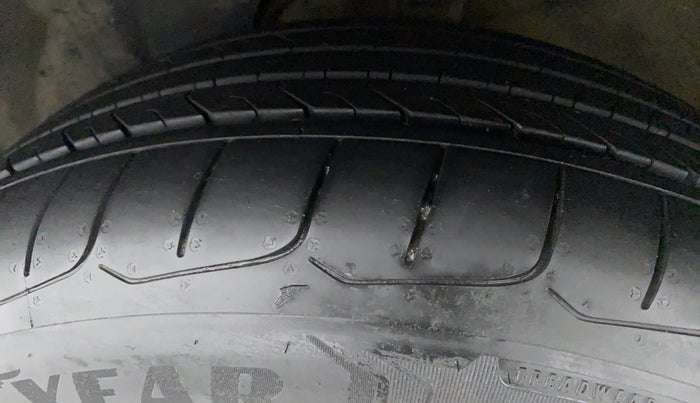 2020 MG HECTOR SHARP HYBRID 1.5 PETROL, Petrol, Manual, 73,886 km, Left Front Tyre Tread