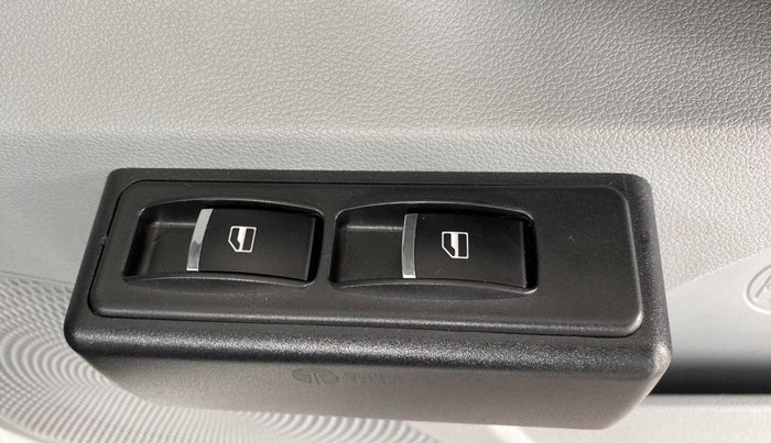 2022 Tata Tiago XE PETROL, Petrol, Manual, 5,070 km, Right front window switch / handle - Master window function not working
