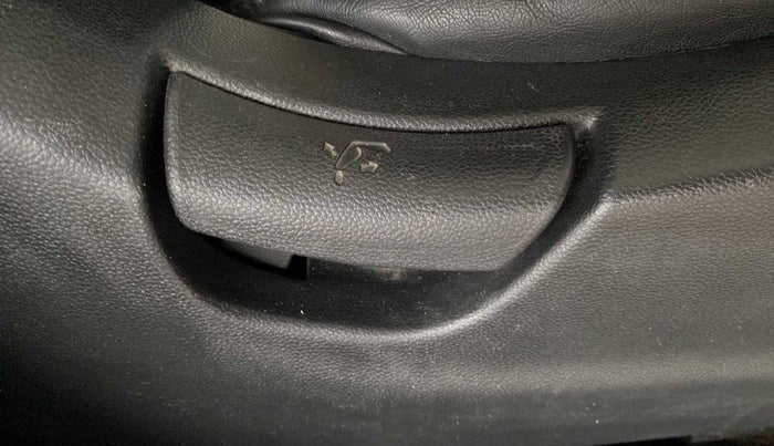 2017 Hyundai Creta E PLUS 1.4 DIESEL, Diesel, Manual, 97,318 km, Driver Side Adjustment Panel