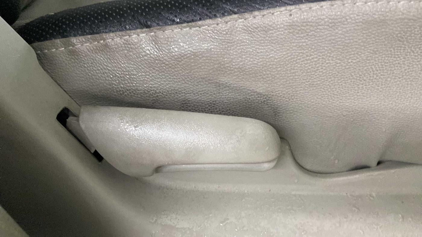2016 Maruti Celerio ZXI, Petrol, Manual, 17,617 km, Driver Side Adjustment Panel