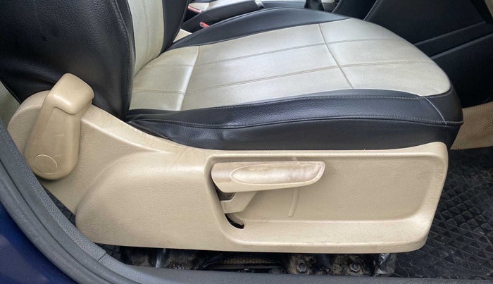 2015 Volkswagen Polo HIGHLINE1.2L, Petrol, Manual, 81,174 km, Driver Side Adjustment Panel